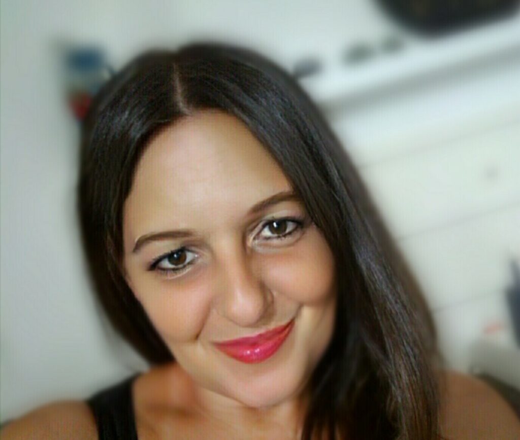 Il nuovo singolo di AHRI Arianna Vitale è in onda su Radio Roberto, la radio n. 1 per la promozione degli artisti emergenti e indipendenti. Il nuovo singolo di AHRI Arianna Vitale è in onda su Radio Roberto, la radio n. 1 per la promozione degli artisti emergenti e indipendenti.