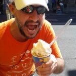 Roberto si sbafa il gelato Viel