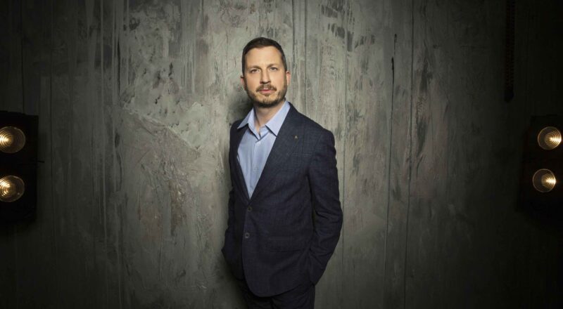 Francesco Arienzo presenta DR. DISAGIO LIVE, la sua garbata stand-up al Teatro Martinitt di Milano il 17 Marzo 2022.