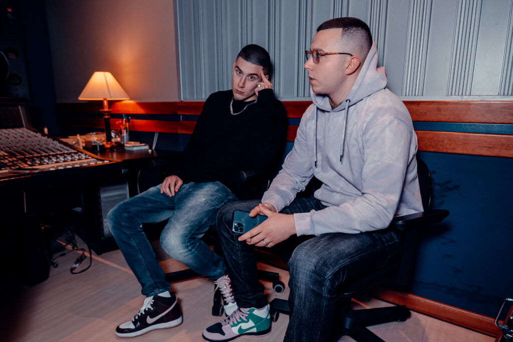 Santo e Stone, i due rappers torinesi hanno da poco pubblicato il nuovo singolo Santo e Stone, i due rappers torinesi hanno da poco pubblicato il nuovo singolo