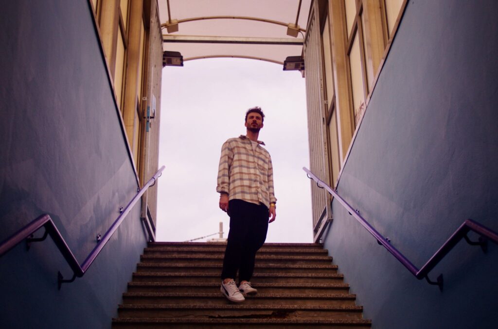 Limoni è un cantautore Indie da Ferrara. Limoni è un cantautore Indie da Ferrara.